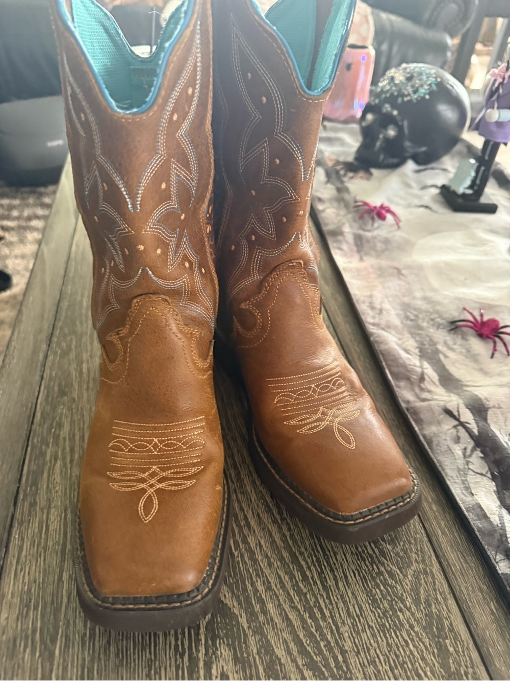 Brown Floral Inlay Western Boots for Women - Picture 6 of 6